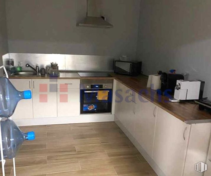 Nave en alquiler en Zona industrial, Villaverde, Madrid, 28021 con horno microondas, aparato de cocina, tostadora, electrodoméstico, ebanistería, horno, suelos, gran electrodoméstico, cocina y madera alrededor