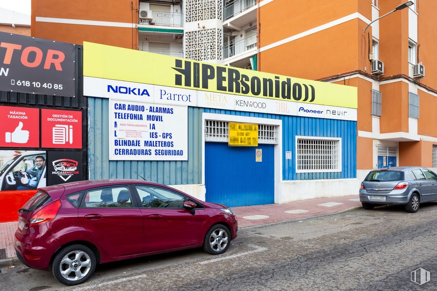 Local en venta en Calle Real, 112, San Sebastián de los Reyes, Madrid, 28700 con rueda, coche, neumático, persona, luz de estacionamiento automotriz, vehículo terrestre, vehículo, vehículo de motor, iluminación automotriz y neumático automotriz alrededor