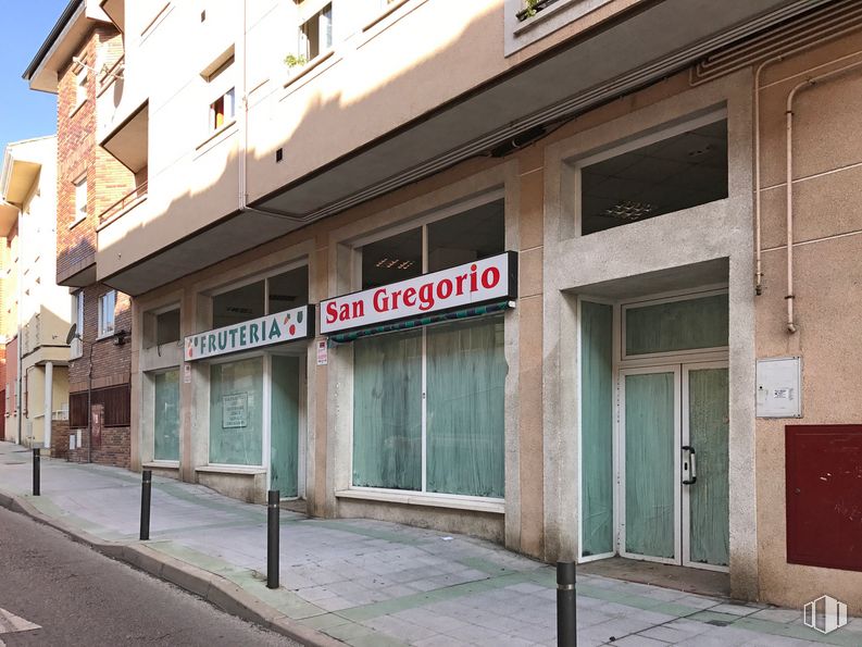 Local en alquiler en Calle San Gregorio, 37, Galapagar, Madrid, 28260 con ventana, puerta, edificio, barrio, casa, fachada, ciudad, carretera, acera y área metropolitana alrededor