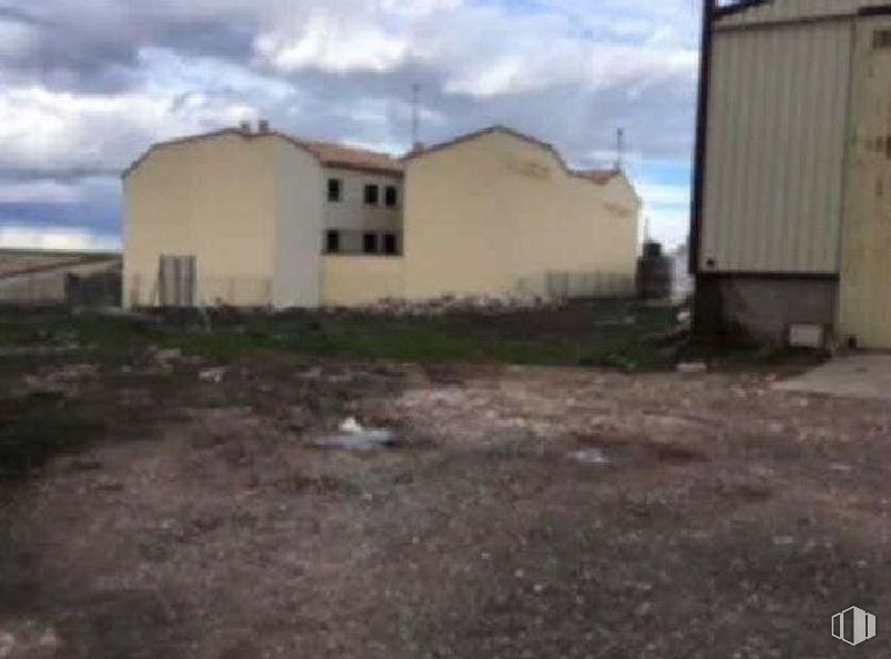 Land for sale at Casco urbano, Trijueque, Guadalajara, 19192 with house, cloud, sky, building, ecoregion, window, land lot, grass, landscape and asphalt around