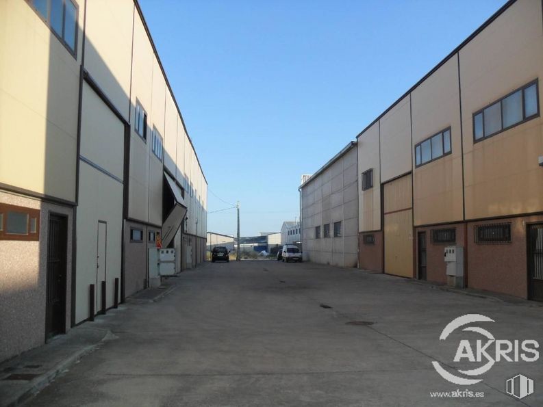 Industrial for sale at Polígono Industrial Mariola, Huecas, Toledo, 45511 with window, sky, building, asphalt, road surface, architecture, neighbourhood, urban design, residential area and wall around