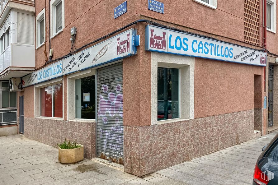 Local en venta en Calle Referendum de Viñagrande, 10, Alcorcón, Madrid, 28925 con maceta, ventana, edificio, propiedad, accesorio, albañilería, ladrillo, planta, fuente y puerta alrededor