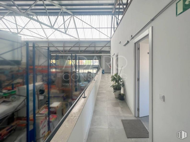 Industrial for sale at Calle Fuentelviejo, San Blas - Canillejas, Madrid, 28022 with houseplant, metal, glass, daylighting, building material, steel, aluminium and transparency around