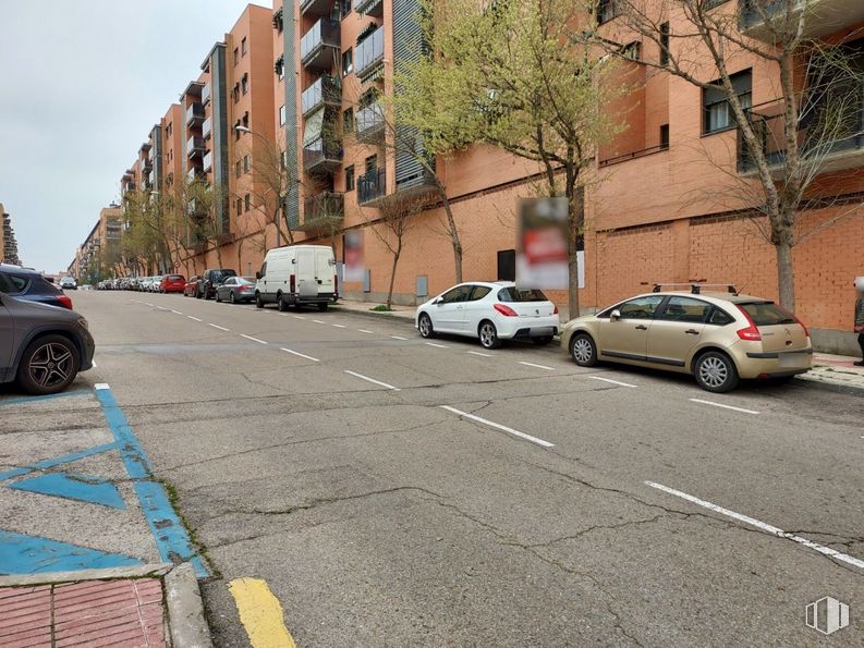 Local en venta en Calle Nardos, 135, Alcorcón, Madrid, 28925 con coche, rueda, luz de estacionamiento automotriz, neumático, edificio, vehículo terrestre, vehículo, ventana, planta y vehículo motorizado alrededor