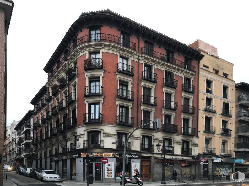 Local en alquiler y venta en Calle Atocha, Centro, Madrid, 28012 con edificio, cielo, propiedad, ventana, diseño urbano, accesorio, zona residencial, vía pública, barrio y fachada alrededor