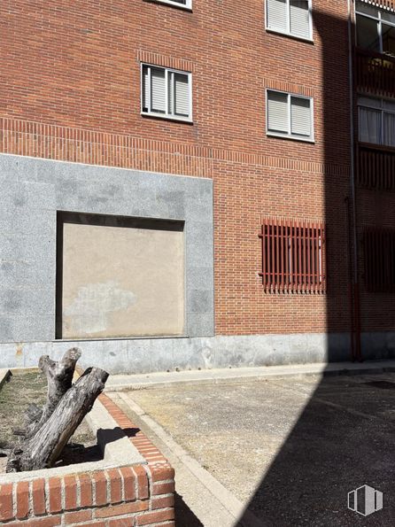 Retail for sale & for rent at Calle Hornos Caleros, Ávila, 05001 with window, building, door, road surface, brickwork, wood, brick, rectangle, stairs and house around