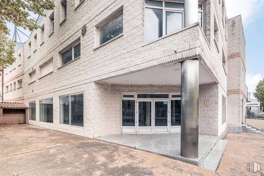 Nave en venta en Calle Alquimia, 12, Móstoles, Madrid, 28933 con ventana, edificio, propiedad, accesorio, madera, árbol, ladrillo, diseño urbano, albañilería y barrio alrededor