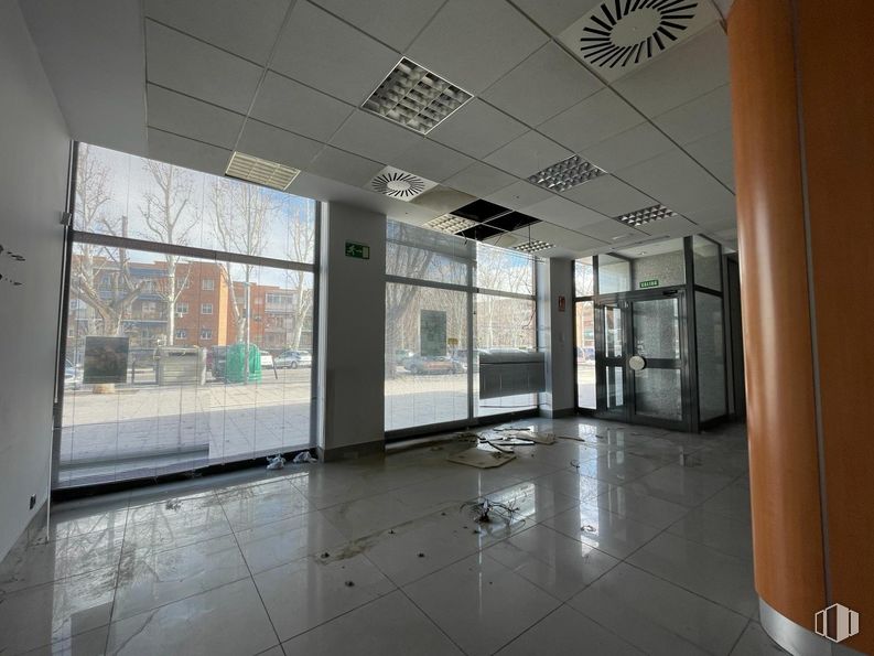 Local en alquiler y venta en Avenida Cañada, Coslada, Madrid, 28820 con mesa, propiedad, edificio, ventana, accesorio, suelos, casa, suelo, vidrio y hall alrededor