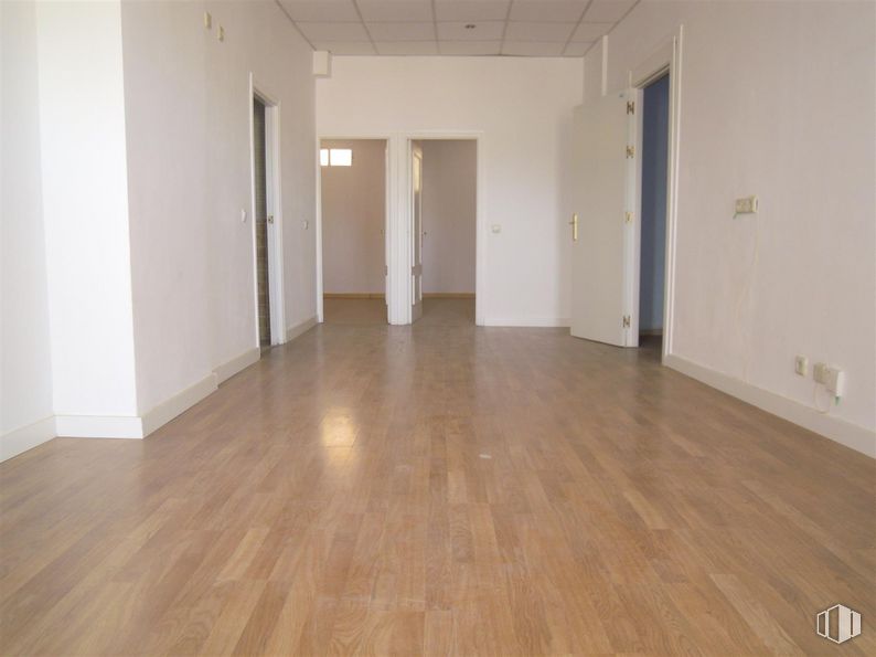 Local en venta en Glorieta Universo, Valdemoro, Madrid, 28341 con accesorio, puerta, madera, edificio, hall, suelos, suelo, tinte para madera, suelo laminado y material de construcción alrededor