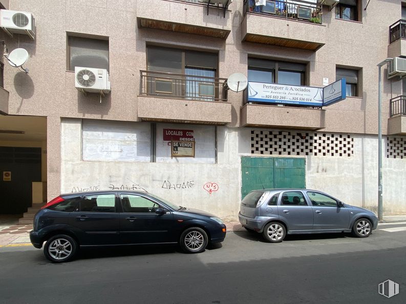 Retail for sale & for rent at Calle Illescas, 13, Yuncos, Toledo, 45210 with car, tire, window, wheel, automotive parking light, land vehicle, vehicle, building, property and automotive tire around