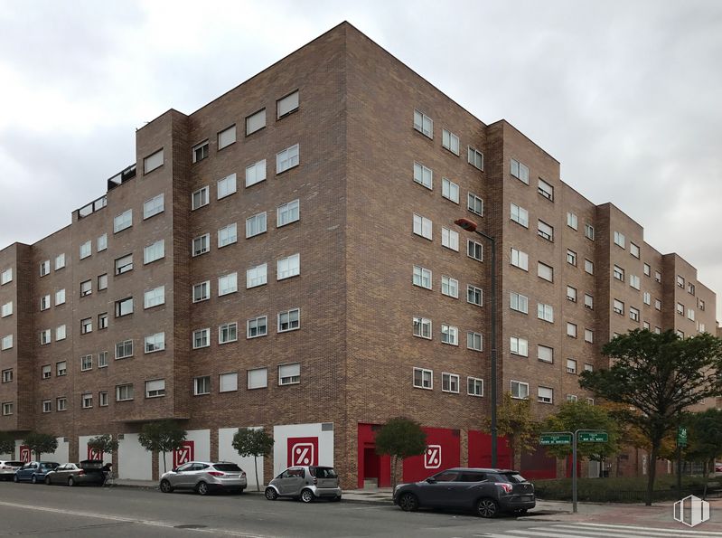 Local en alquiler en Calle Mar del Norte, 3, Coslada, Madrid, 28820 con coche, edificio, cielo, nube, rueda, día, propiedad, ventana, vehículo y neumático alrededor