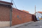 Land for sale at Calle Jesús Sancho Aguilera, 15, Villaconejos, Madrid, 28360 with house, sky, building, road surface, window, wood, brick, asphalt, residential area and brickwork around