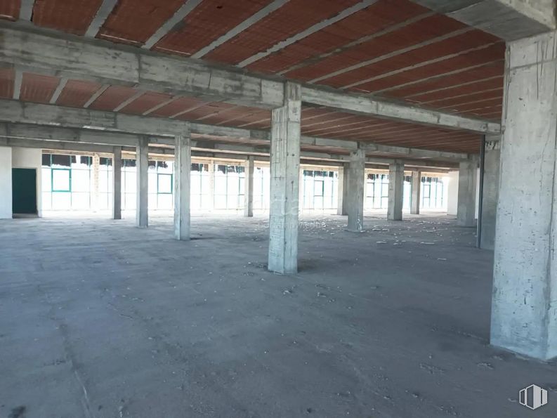 Office for sale at Calle Francisco Medina Mendoza, 39, Cabanillas del Campo, Guadalajara, 19171 with floor, flooring, beam, composite material, ceiling, hall, column, concrete, wood and gas around