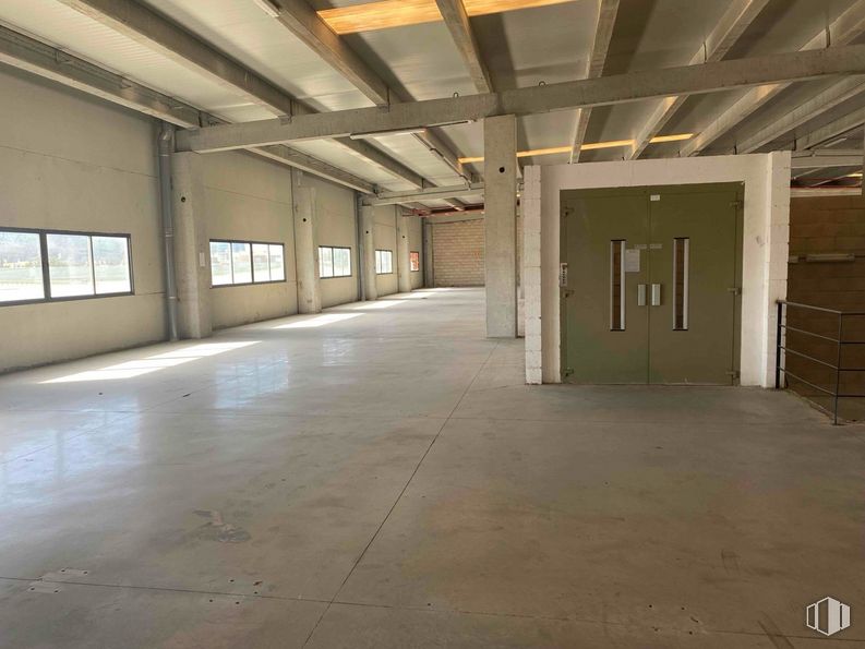 Industrial for sale & for rent at Calle Francisco Alonso, 3  DUPLICADO, Alcalá de Henares, Madrid, 28806 with window, door, hall, wood, fixture, flooring, floor, ceiling, concrete and space around