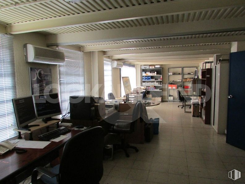 Office for rent at Zona Puerta de Cuartos, Talavera de la Reina, Toledo, 45600 with chair, furniture, table, window, window blind, desk, personal computer, computer monitor, office chair and computer around