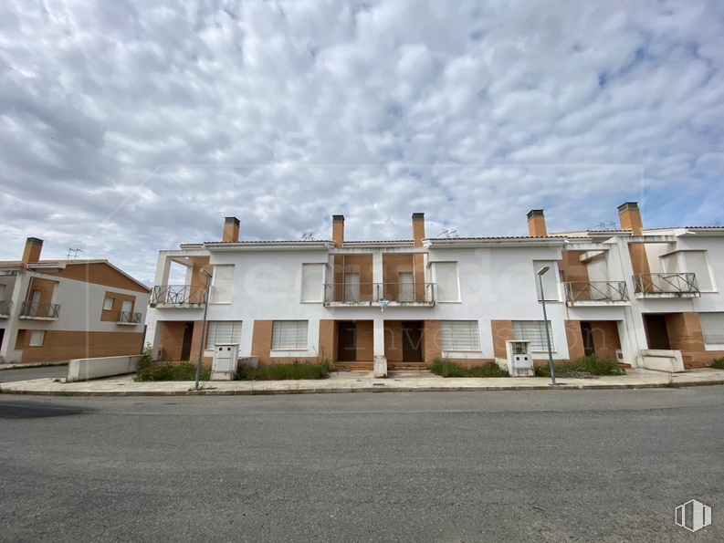 Land for sale at Casco urbano, Mascaraque, Toledo, 45430 with house, cloud, plant, sky, building, window, tree, door, fixture and asphalt around