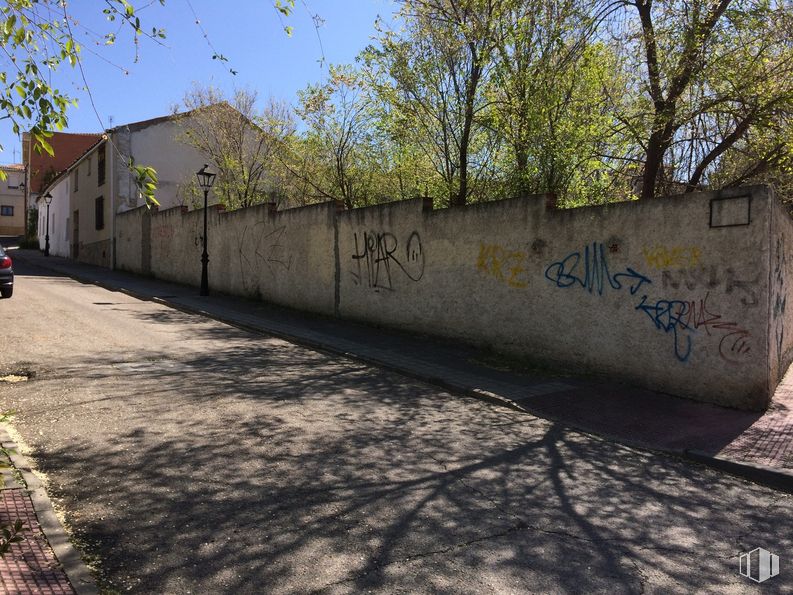 Suelo en venta en Avenida Constitucion, 8, Loeches, Madrid, 28890 con cielo, neumático, superficie de carretera, rama, asfalto, rueda, escritura a mano, luz solar, árbol y arte alrededor