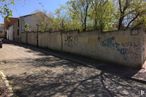 Land for sale at Avenida Constitucion, 8, Loeches, Madrid, 28890 with sky, tire, road surface, branch, asphalt, wheel, handwriting, sunlight, tree and art around