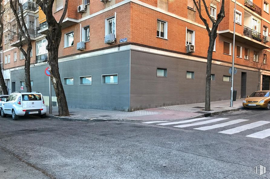 Retail for sale at Calle Esteban Terradas, 8, Chamartín, Madrid, 28036 with car, building, tire, wheel, window, vehicle, vehicle registration plate, automotive lighting, motor vehicle and infrastructure around