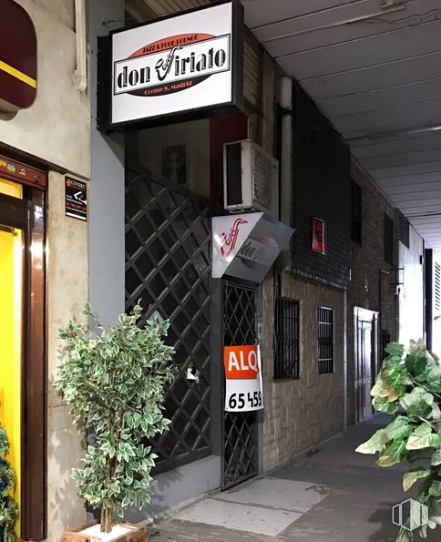 Local en alquiler y venta en Calle Orense, 8, Tetuán, Madrid, 28020 con planta de interior, planta, edificio, accesorio, maceta, fachada, bienes raíces, fuente, señalización y logotipo alrededor