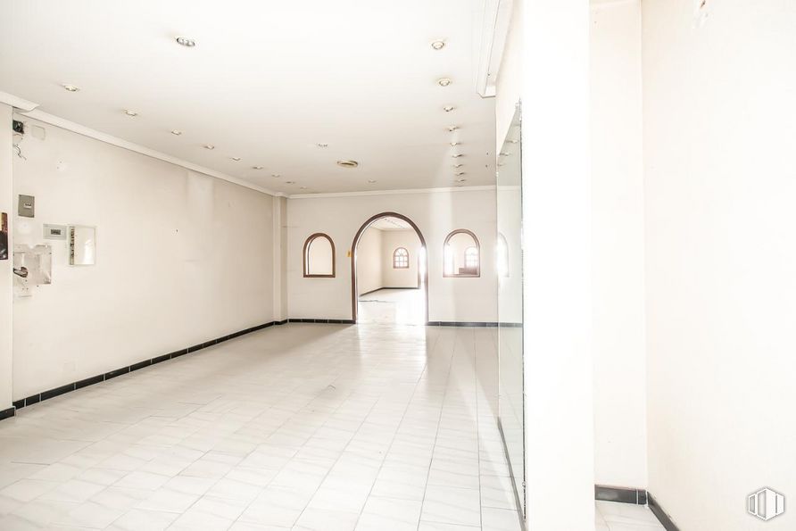 Office for sale at Calle Lenguas, 16, Villaverde, Madrid, 28021 with hall, floor, flooring, wall, fixture, art, ceiling, building, wood and glass around