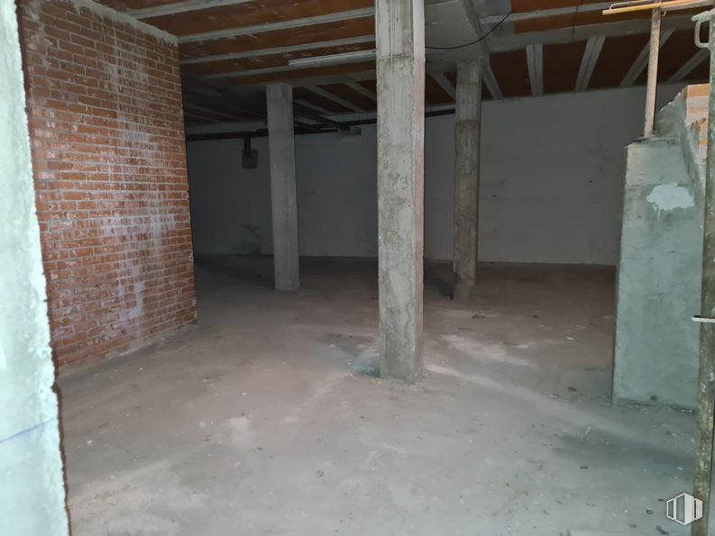 Local en venta en Calle Leopoldo López Infantes, Colmenar de Oreja, Madrid, 28380 con espejo, madera, piso, pavimentos, material de construcción, material compuesto, hormigón, casa, techo y viga alrededor