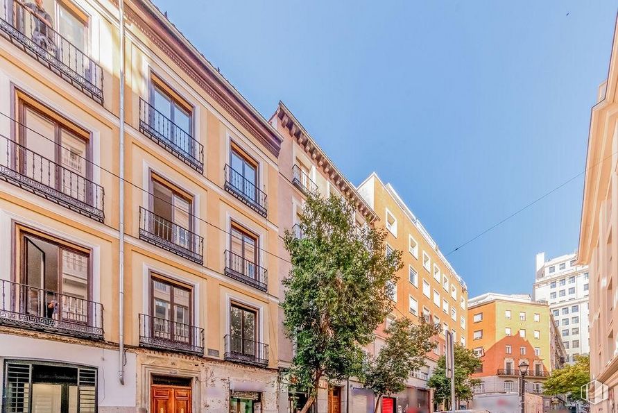 Retail for sale at Calle Desengaño, Centro, Madrid, 28004 with window, building, sky, plant, tree, urban design, tower block, neighbourhood, condominium and residential area around