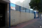 Land for sale at Zona Centro, Leganés, Madrid, 28911 with property, sky, building, road surface, asphalt, shade, urban design, tree, sidewalk and composite material around