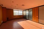 Office for sale at Calle Fuerteventura, San Sebastián de los Reyes, Madrid, 28703 with window, hall, building, wood, shade, flooring, fixture, floor, door and hardwood around