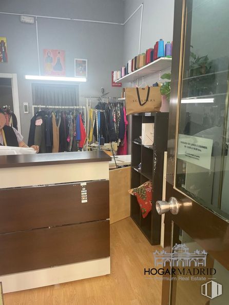 Retail for sale at Calle Guzmán Bueno, Chamberí, Madrid, 28015 with interior design, building, automotive design, desk, eyewear, shelving, floor, flooring, wood and chair around