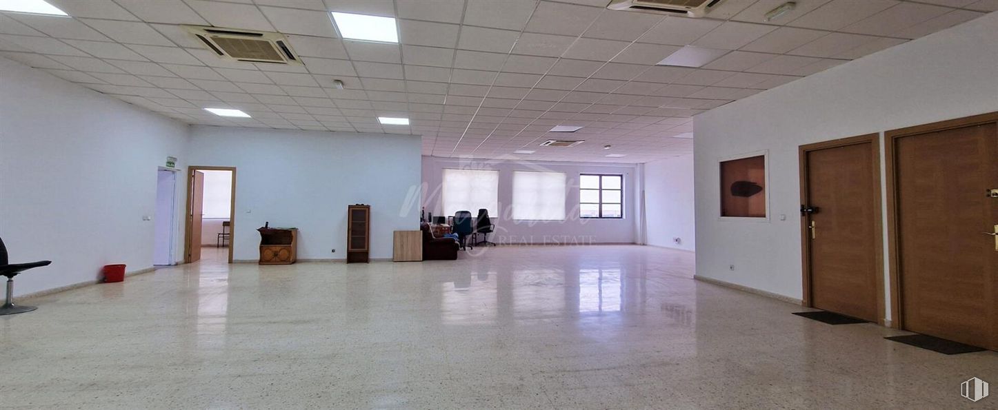 Nave en venta en Calle Polo Sur, Torrejón de Ardoz, Madrid, 28850 con hall, suelos, suelo, accesorio, propiedad material, techo, evento, edificio, arte y suelo de baldosas alrededor