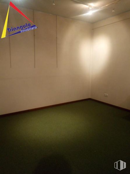 Retail for sale & for rent at Avenida Camilo José Cela, Cuéllar, Segovia, 40200 with wood, flooring, floor, ceiling, hall, space, triangle, event, plywood and hardwood around