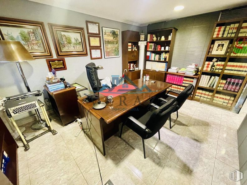 Retail for sale at Calle Ronda Cañillo, Talavera de la Reina, Toledo, 45600 with chair, picture frame, bookcase, lamp, desk, table, furniture, property, shelf and interior design around