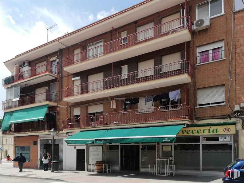 Local en venta en Calle Monte Aya, 24, Villa de Vallecas, Madrid, 28031 con coche, ventana, edificio, propiedad, nube, cielo, luz de estacionamiento, diseño urbano, condominio y barrio alrededor