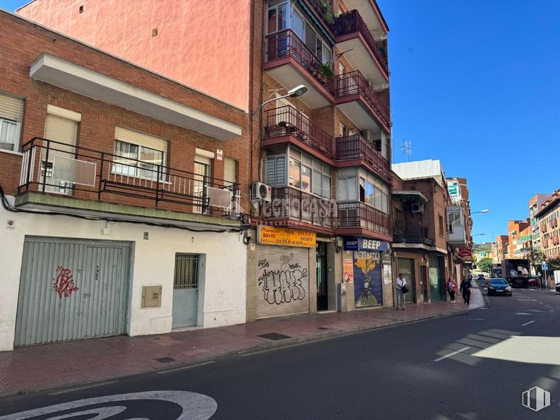 Local en venta en Casco urbano, Alcalá de Henares, Madrid, 28803 con edificio, propiedad, ventana, superficie de la carretera, arquitectura, barrio, cielo, asfalto, casa y diseño urbano alrededor