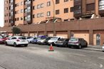 Retail for sale & for rent at Calle Maquinilla, 13, Puente de Vallecas, Madrid, 28031 with car, building, automotive parking light, land vehicle, wheel, window, vehicle, tire, automotive lighting and road surface around