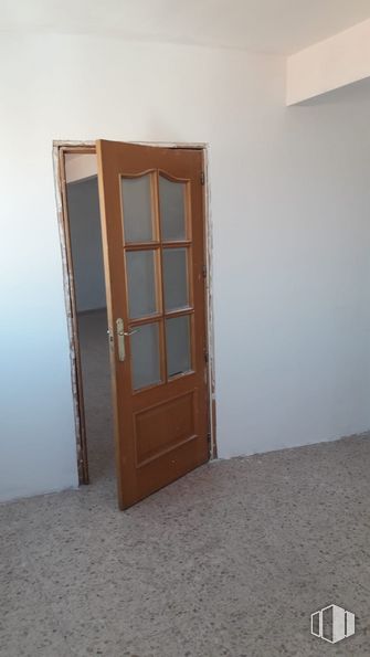 Nave en alquiler en Calle Fresnedillas, 4, Alcorcón, Madrid, 28925 con puerta, accesorio, madera, pintura, puerta de casa, tinte para madera, madera, material compuesto, manija de la puerta y asa alrededor