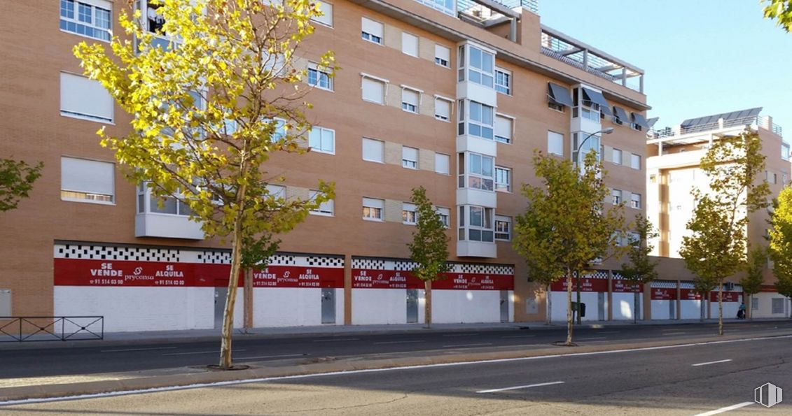 Retail for sale at Carretera Barrio de la Fortuna, 8, La Latina, Madrid, 28044 with building, window, daytime, property, sky, tree, urban design, condominium, woody plant and tower block around