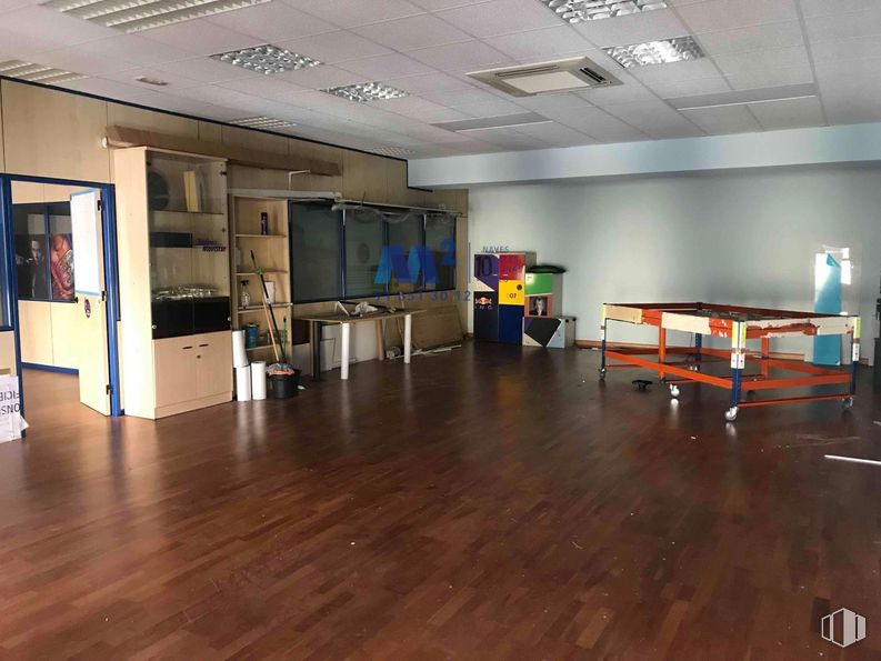 Oficina en alquiler en Polígono Industrial Sur, San Sebastián de los Reyes, Madrid, 28700 con mesa, ebanistería, madera, suelos, hall, suelo, espacio, suelo laminado, evento y techo alrededor