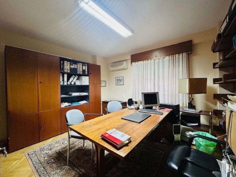 Oficina en alquiler en Calle Marqués Valdavia, Alcobendas, Madrid, 28100 con silla, escritorio, alumbrado, ventana, mesa, mueble, propiedad, edificio, silla de oficina y interiorismo alrededor