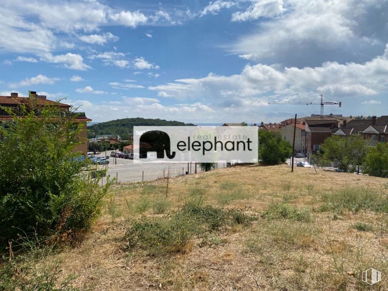 Land for sale at Avenida de España, El Molar, Madrid, 28710 with building, cloud, sky, plant, property, plant community, land lot, grass, landscape and cumulus around