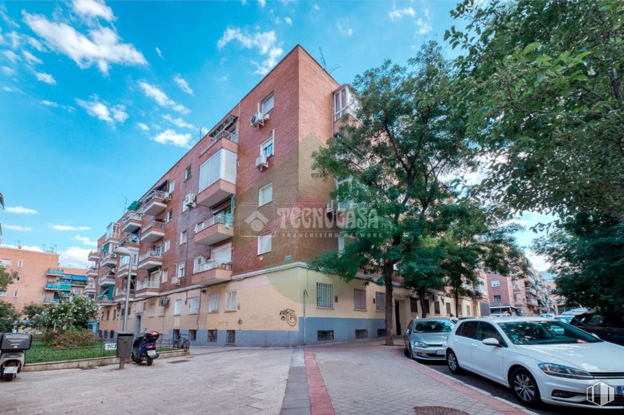 Local en venta en Calle Eduardo Morales, Carabanchel, Madrid, 28025 con coche, edificio, neumático, rueda, cielo, nube, vehículo terrestre, vehículo, planta y ventana alrededor