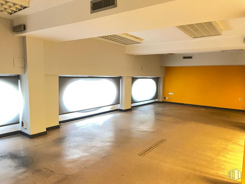 Retail for sale & for rent at Calle Betanzos, Alcorcón, Madrid, 28925 with property, fixture, hall, wood, flooring, interior design, floor, building, ceiling and hardwood around