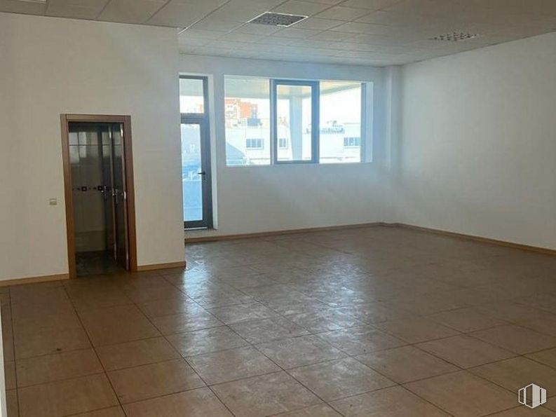 Oficina en venta en Calle Libertad, Móstoles, Madrid, 28936 con ventana, puerta, propiedad, accesorio, madera, edificio, suelos, hall, suelo y material de construcción alrededor