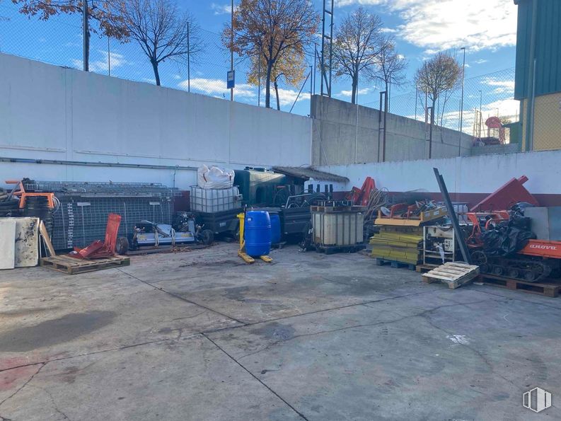 Industrial for sale at Zona industrial, Cobeña, Madrid, 28863 with machine, concrete, building material, truck, parking and steel around