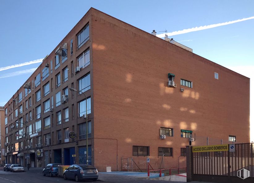 Nave en venta en Calle Lenguas, 16, Villaverde, Madrid, 28021 con ventana, cielo, propiedad, tiempo de día, edificio, accesorio, diseño urbano, ladrillo, vecindario y pared alrededor