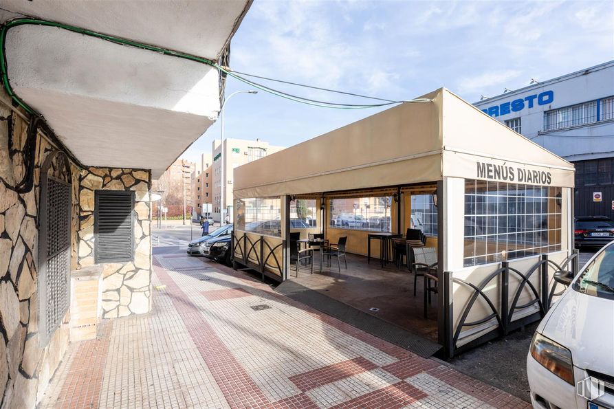 Local en alquiler en Calle Pino, 1, Torrejón de Ardoz, Madrid, 28850 con edificio comercial, toldo, uso mixto, sombra y hormigón alrededor