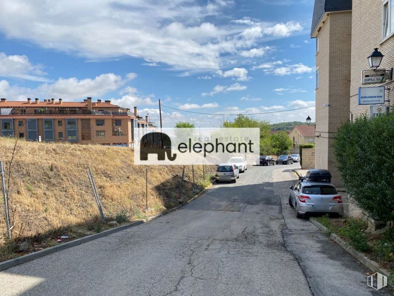 Land for sale at Avenida de España, El Molar, Madrid, 28710 with car, building, cloud, sky, plant, window, road surface, infrastructure, asphalt and vehicle around