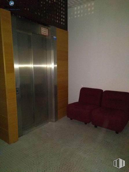 Oficina en venta en Calle Honduras, 3, Alcalá de Henares, Madrid, 28806 con sofá, armario, madera, diseño de interiores, comodidad, suelo, edificio, piso, equipo de sonido, madera dura, gas y brazo alrededor