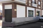 Retail for sale & for rent at Calle Cáceres, 5, Sonseca, Toledo, 45100 with car, window, tire, vehicle, asphalt, architecture, building, wheel, wall and road surface around